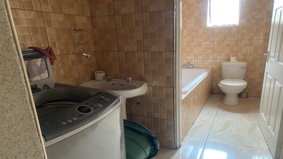 6 Bedroom Property for Sale in Zamdela Free State